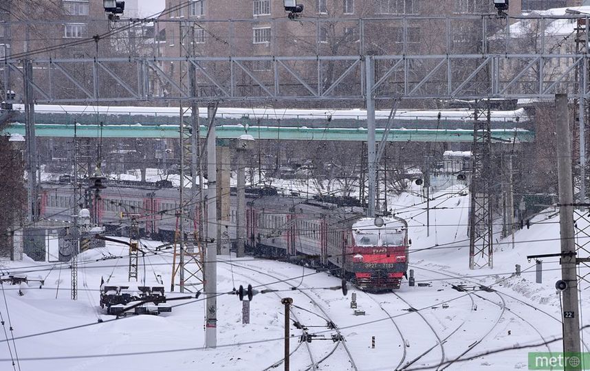 Девушки в электричке фото