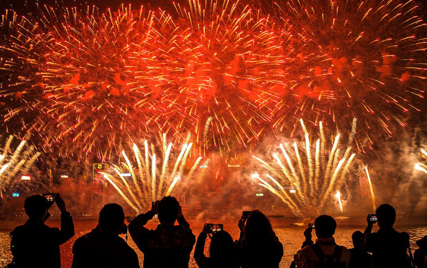 Более 10 тысяч салютных залпов осветят небо столицы в новогоднюю ночь. Фото Getty