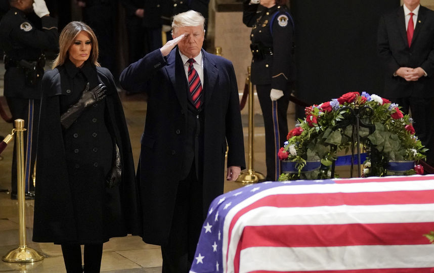 Мелания Трамп и Дональд Трамп на похоронах Джорджа Буша-старшего. Фото Getty