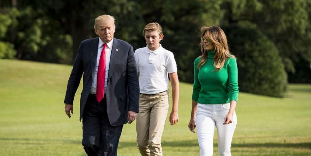 Мелания и Дональд Трамп с их сыном.