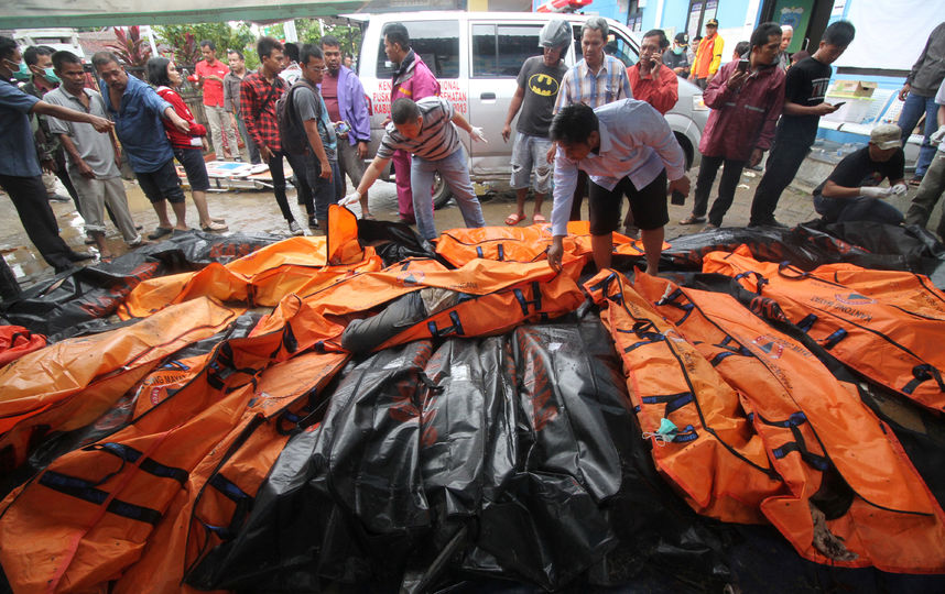 Число жертв цунами в Индонезии возросло до 281 человек. Фото AFP