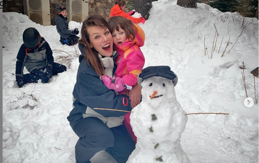 Милла Йовович отметила Рождество с семьёй. Фото instagram.com/millajovovich