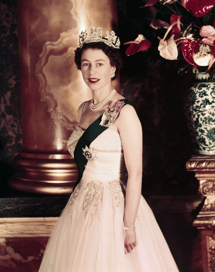 Редкие фото королевы Елизаветы II, доказывающие, что она была бомбической женщиной – Люкс ФМ