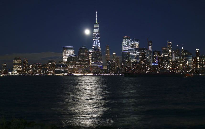 Кровавая Луна и затмение. А это фото из Нью-Йорка. 20 января. Фото Getty