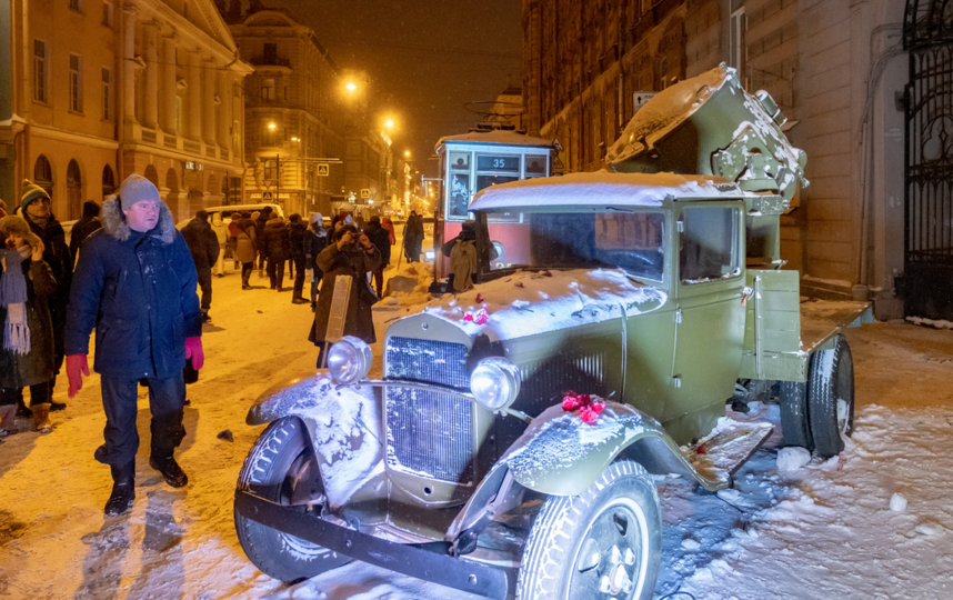 памятники блокадному ленинграду в питере. памятный знак блокадная полынья на набережной фонтанки. сделать блокаду спб. блокадный невский проспект. день прорыва блокады 27 января.