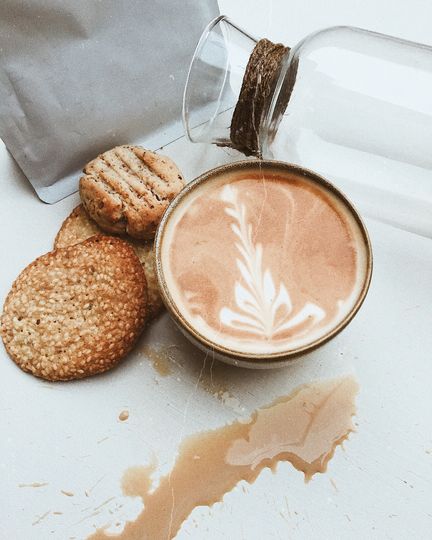 Альтернативное молоко может изменить представление о привычном кофе. Фото You should know Y
