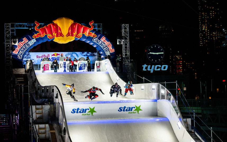 Red Bull Crashed Ice. Фото AFP