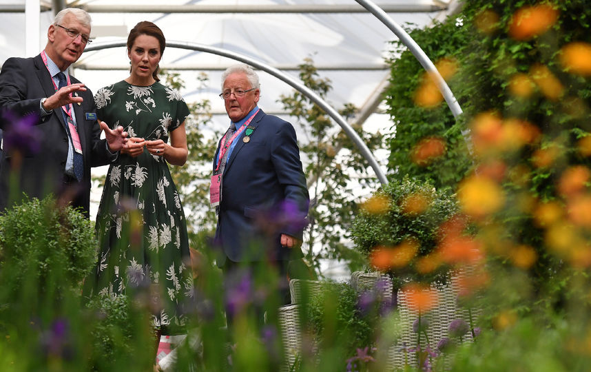 Герцогиня осмотрела сад в мае 2017-го. Фото Getty