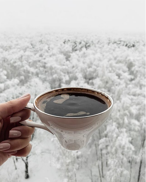 "Тот момент, когда уже не очень-то хочется зиму, а тебя не очень-то спрашивают и вываливают ещё тонну снега". Фото Скриншот instagram.com/blackberry_n/