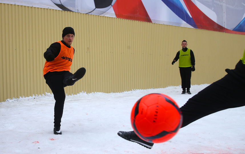 Играли заключённые оранжевым мячом. Фото Василий Кузьмичёнок