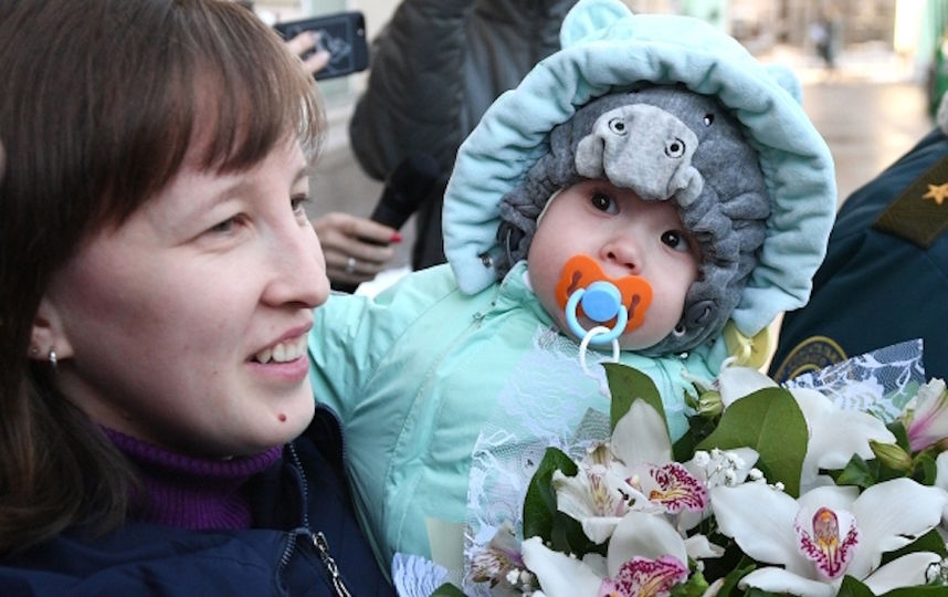 Ваня вместе с мамой. Фото РИА Новости
