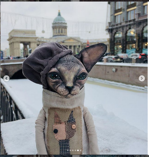 Елена Алёхина создаёт кукольных животных и фотографирует их на фоне Петербурга. Фото https://www.instagram.com/ahihela/, "Metro"