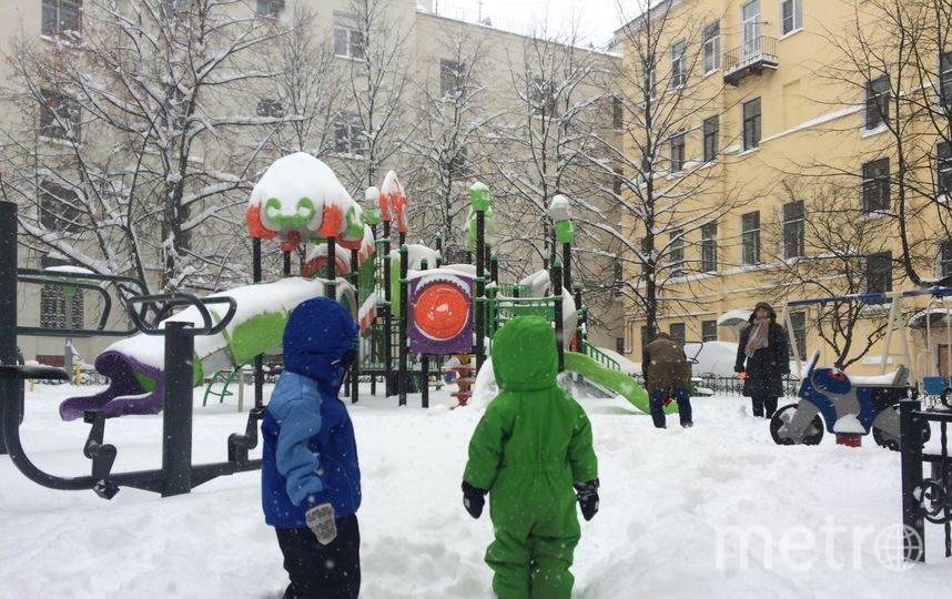 Петербургские активисты встали на защиту детской площадки, которую могут снести