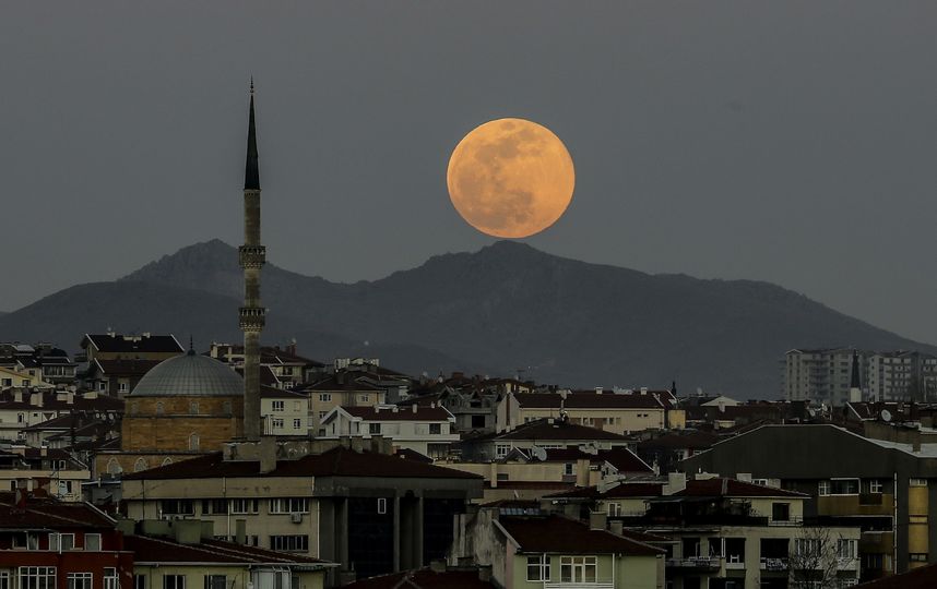 Супрелуние. Фото из Анкары, Турция. Фото Getty