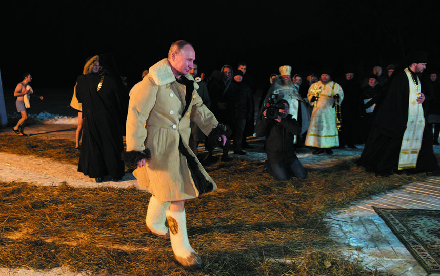 Владимир Путин во время крещенских купаний на озере Селигер. Фото  Алексей Дружинин | ТАСС, "Metro"