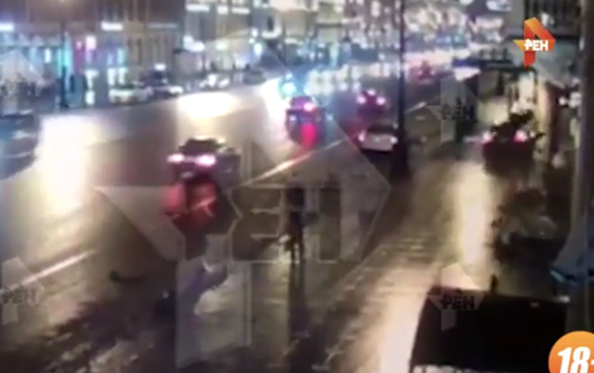 Страшная авария в центре Петербурга: водитель, по данным СМИ,  накануне "подышал" веселящего газа. Фото скриншот видео https://ren.tv/