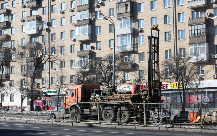 Одна из буровых установок на Ленинском проспекте. Фото Василий Кузьмичёнок