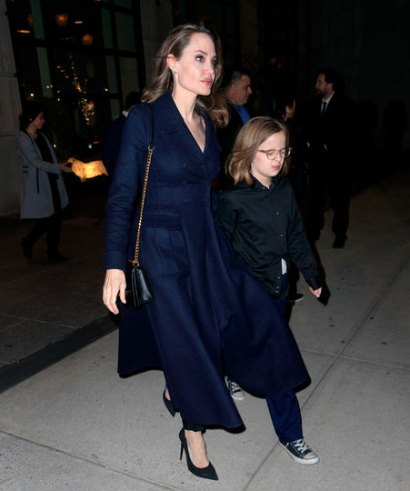 Анджелина Джоли с детьми посетила спецпоказ. Фото Getty