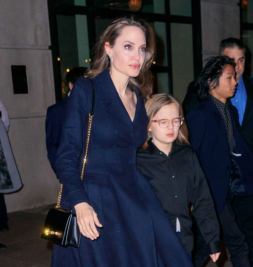 Анджелина Джоли с детьми посетила спецпоказ. Фото Getty