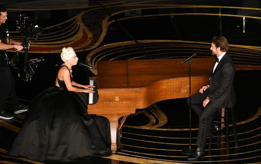 Леди Гага и Брэдли Купер на церемонии награждения премии "Оскар". Фото Getty
