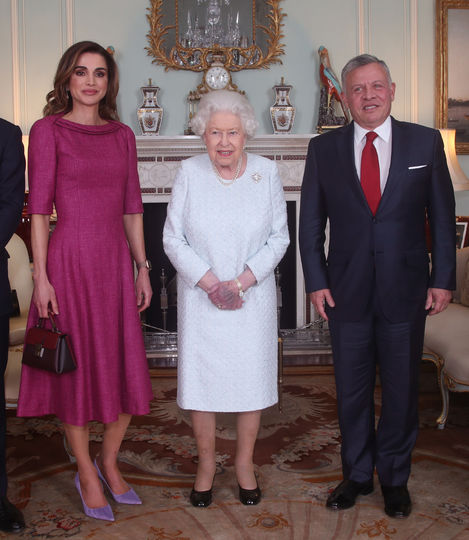 Встреча королевы Елизаветы II c королем и королевой Иордании. Фото Getty