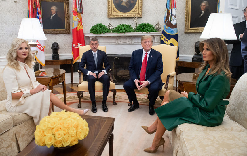 Дональд и Мелания Трамп вместе с Андреем Бабишем и Моникой Бабишовой. Фото AFP