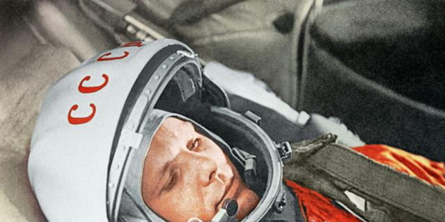 Гагарин в космическом корабле "Восток". Гагарин в космическом корабле "Восток".