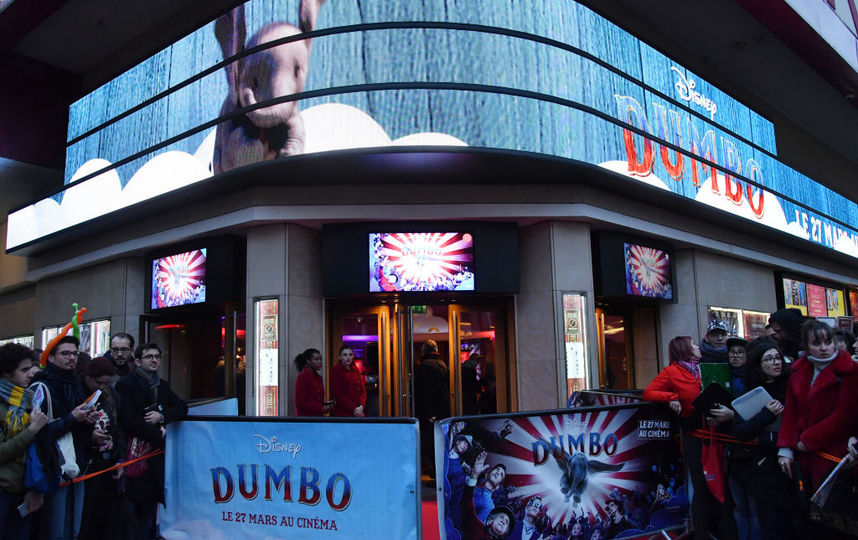 В Париже состоялся показ фильма Тима Бёртона "Дамбо". Фото Getty