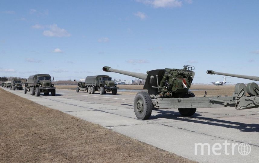 В Новосибирск пригнали пушки и ракетные комплексы для Парада Победы