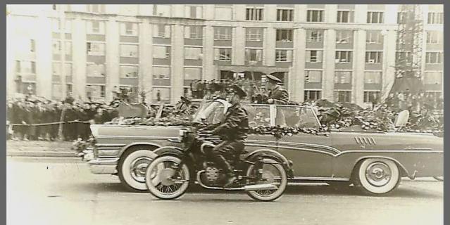 Юрий Гагарин вернулся в Москву после полёта. Юрий Гагарин вернулся в Москву после полёта.