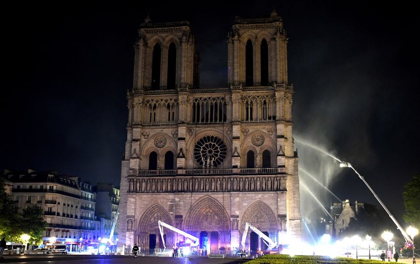 Пожар в Соборе Парижской Богоматери. Фото AFP