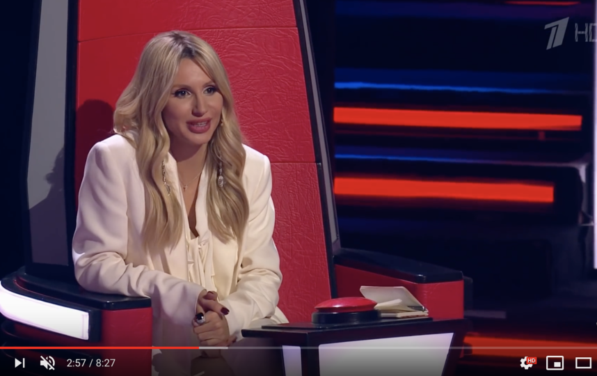 Микелла Абрамова была в команде Светланы Лободы. Фото скриншот с официальной странички 