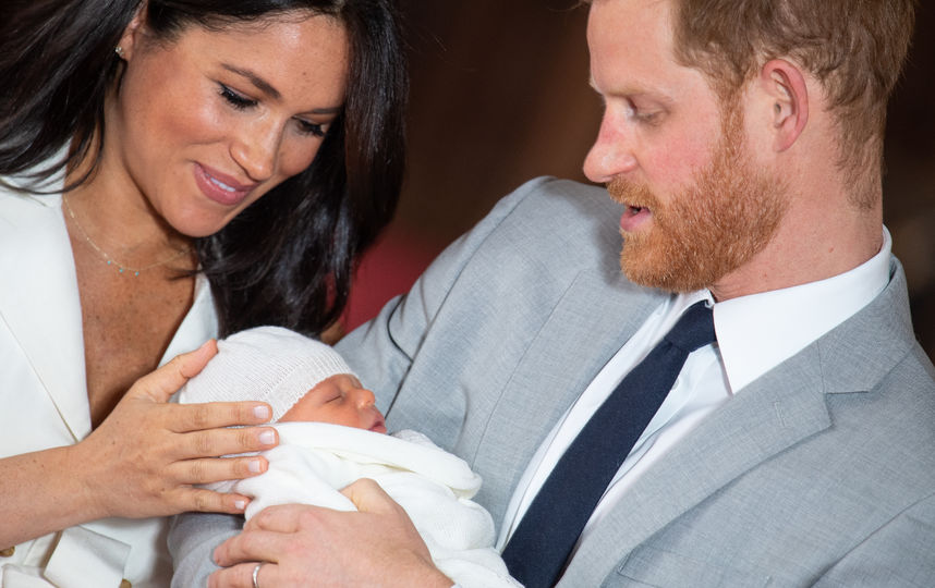 Меган Маркл и принц Гарри с новорожденным сыном. Фото Getty