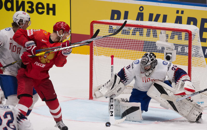 Россияне уверенно победили норвежцев в первом матче на ЧМ. Фото AFP