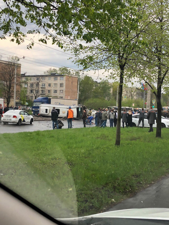 Кадры с места аварии на Бухарестской. Фото https://vk.com/spb_today