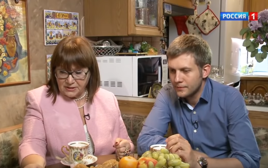 Борис Корчевников с мамой. Фото Скриншот Youtube