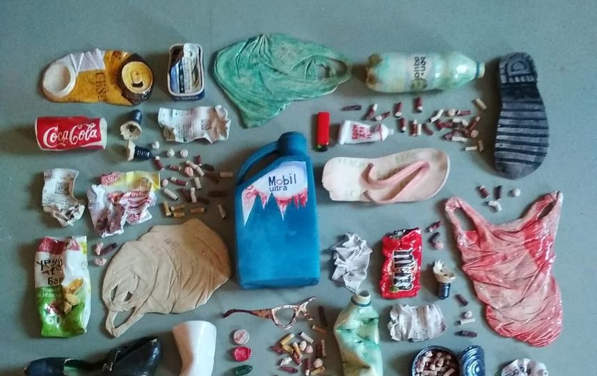 Петербурженка лепит мусор из керамики. Фото instagram @charina_nastya