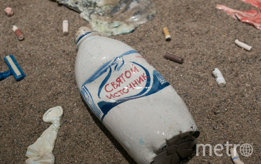 Петербурженка лепит мусор из керамики. Фото Святослав Акимов, "Metro"