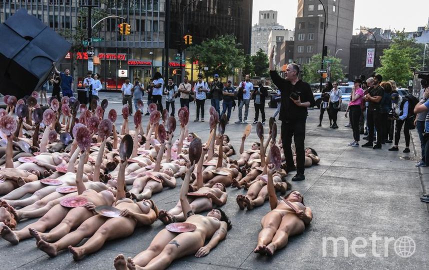 Голые модели в Нью-Йорке выступили за свободу сосков.