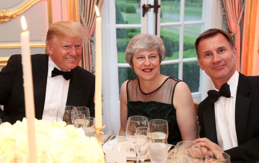 Дональд Трамп с премьер-министром Британии и министром иностранных дел Британии. Фото Getty