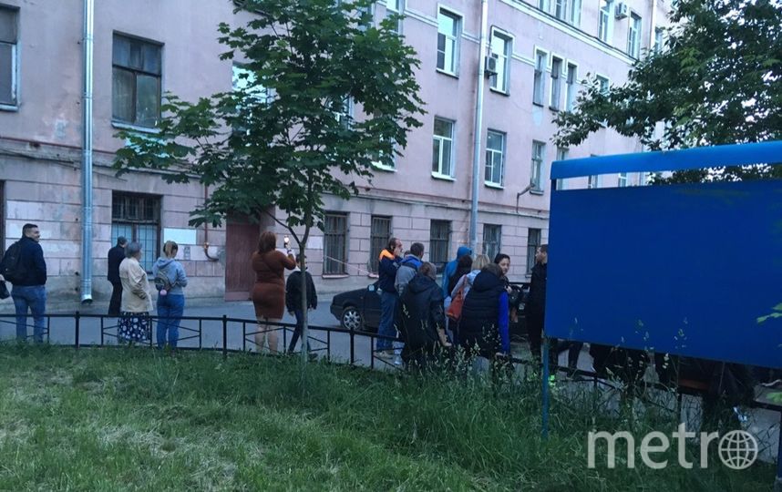 Жильцов дома на Выборгской в Петербурге, где треснула стена, эвакуировали