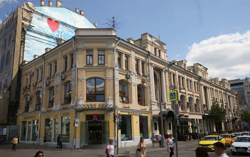 В коммуналке в доме на углу улиц Неглинная и Кузнецкий Мост родилась дочь Визбора Татьяна. Фото Василий Кузьмичёнок