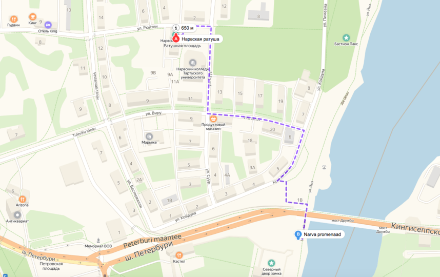 В пешей доступности от променада, буквально в 10 минутах, расположена Нарвская ратуша и колледж Тартуского университета. 