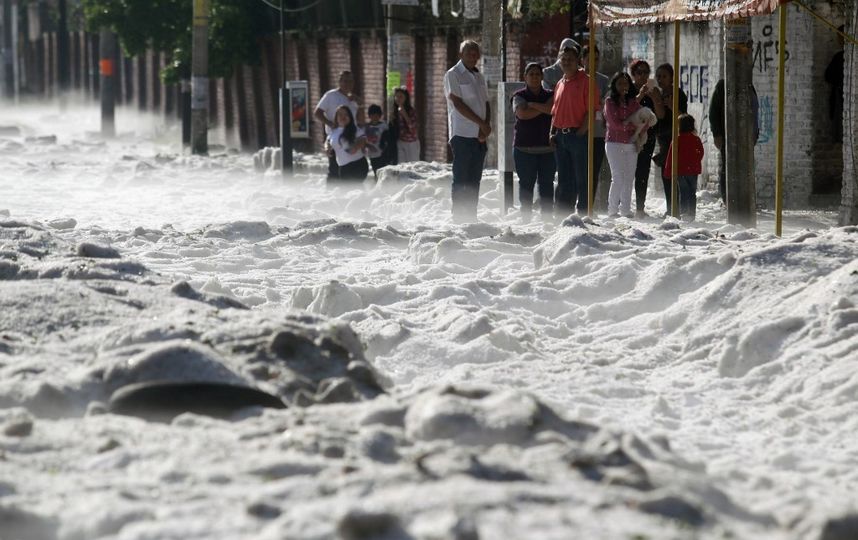 В мексиканском городе Гвадалахара выпал град. Фото AFP