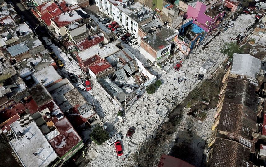 В мексиканском городе Гвадалахара выпал град. Фото AFP