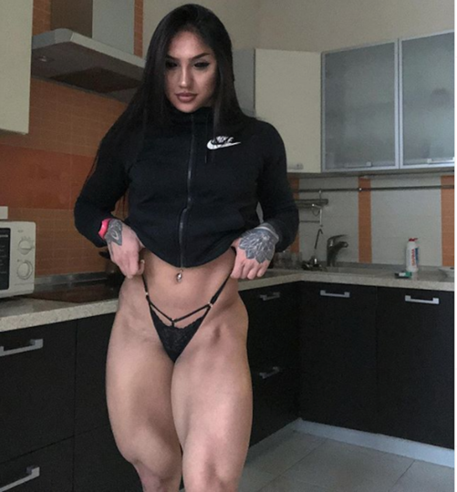 Бахар Набиева. Фото Скриншот Instagram/bakharnabieva "Попка как у Ким!": популярный украинский блогер шокировала фотографией своих ягодиц