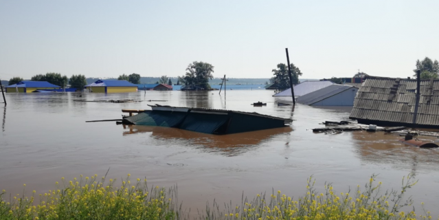 В Тулуне прорвало дамбу из-за подъема воды в реке Ие. В Тулуне прорвало дамбу из-за подъема воды в реке Ие.