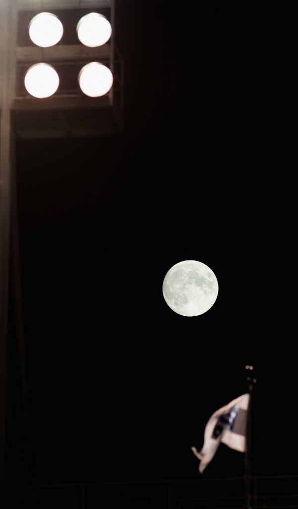 Полная луна в небе видна уже 16 июля. Фото Getty