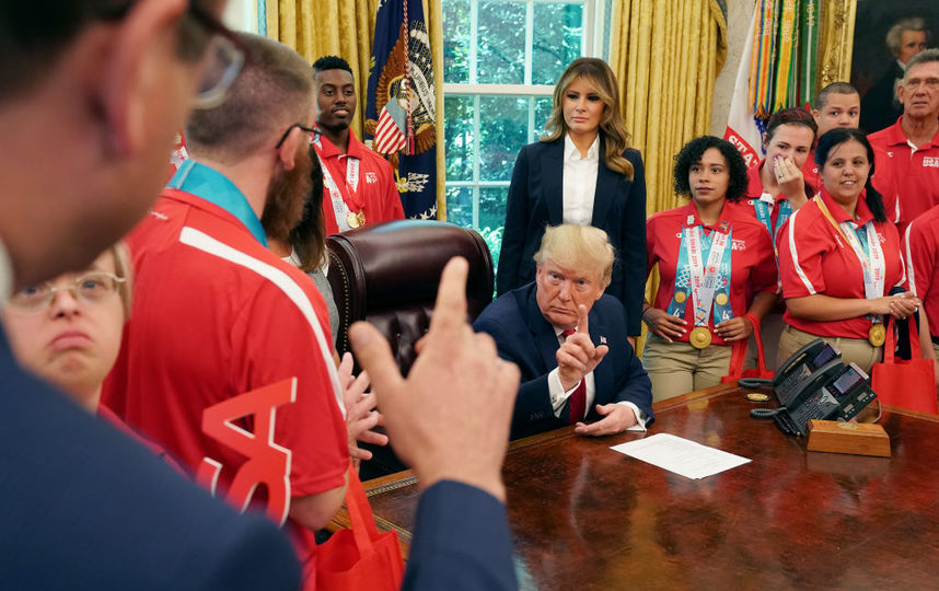 Мелания Трамп и Дональд Трамп на встрече со спортсменами в Белом доме 18 июля. Фото Getty