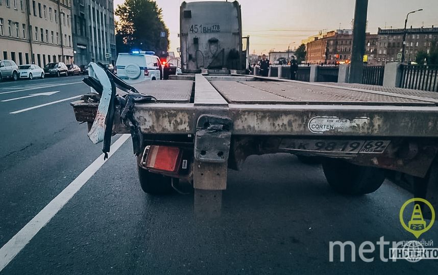 Фото с места ДТП в Петербурге. Фото https://vk.com/dorinspb, "Metro"